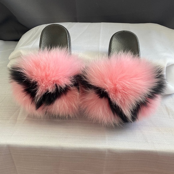 Kids fuzzy shoes - Picture 1 of 4